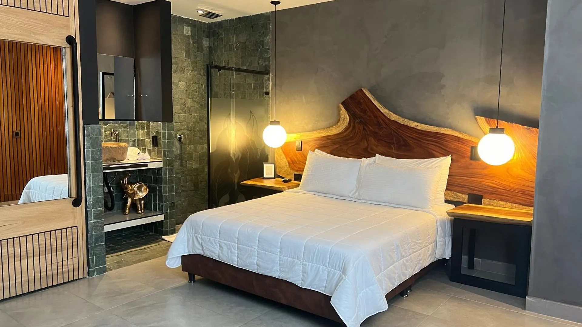 Hotel Zelva Negra Medellín 4*,