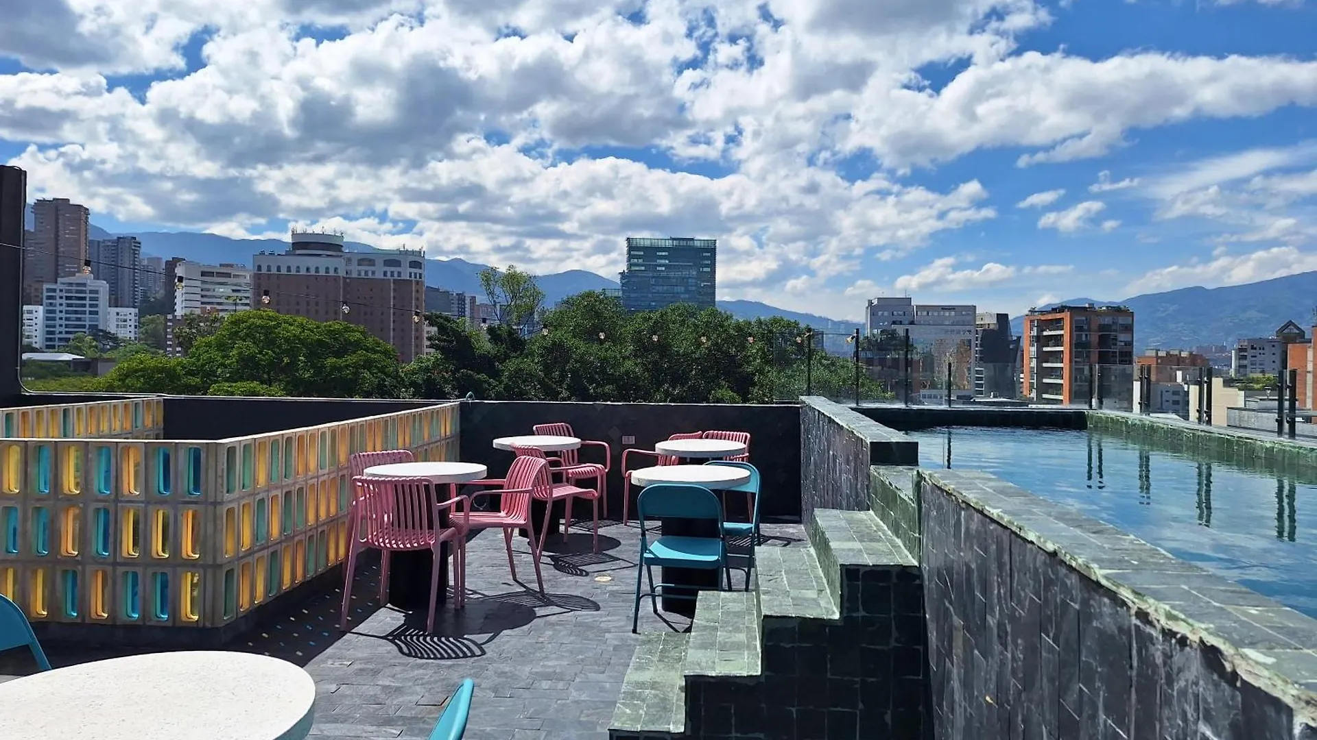 Hotel Zelva Negra Medellín